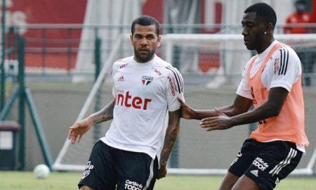 Dani Alves e Gonzalo Rodrigo do São Paulo