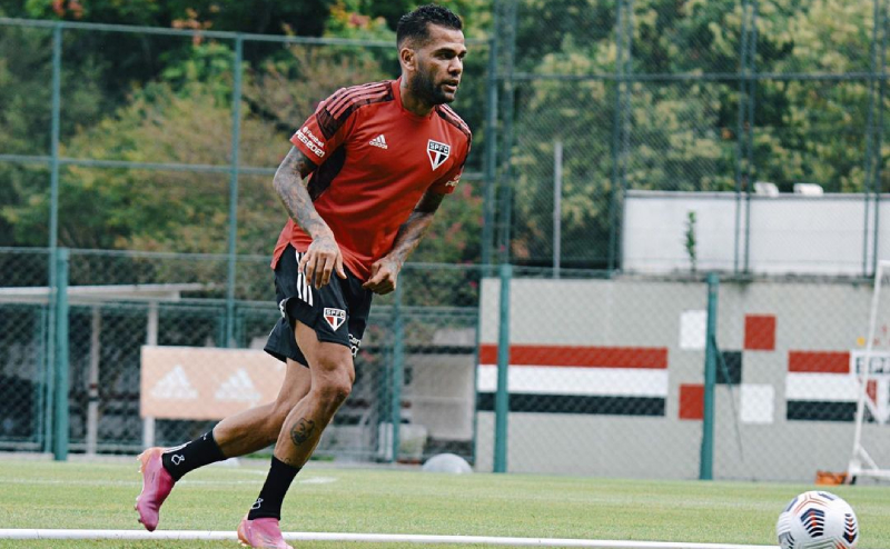 Daniel Alves treina pelo São Paulo Libertadores 2021