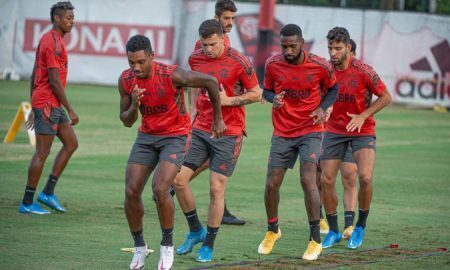 Time do CR do Flamengo treinando