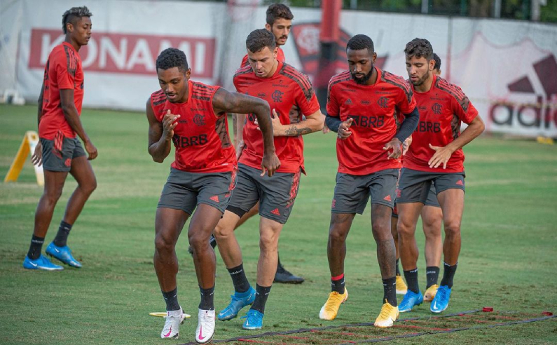 Time do CR do Flamengo treinando