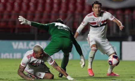 Pablo Felipe jogando pelo São Paulo contra o RB Bragantino