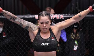 Amanda Nunes é campeã dupla do UFC, o Ultimate Fighting Championship