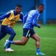 Douglas Costa durante treino do Grêmio