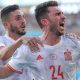 Koke e Laporte comemoram gol da Espanha sobre a Eslováquia na Eurocopa 2021