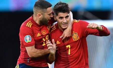 Jordi Alba e Morata, da Espanha, comemoram gol da Fúria na Eurocopa 2021