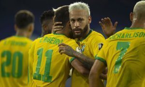 Neymar comemora um dos gols do Brasil na vitória sobre o Peru na Copa América 2021