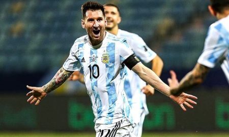 Lionel Messi comemora seu gol em Argentina x Colômbia na Copa América 2021