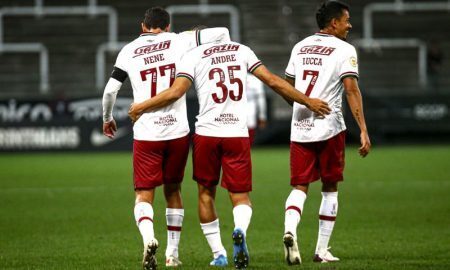 Fluminense comemora vitória sobre o Flamengo no Brasileirão 2021