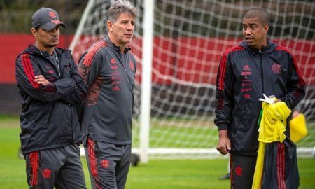 O técnico Renato Gaúcho comanda treino do Flamengo antes de partida da Copa do Brasil 2021