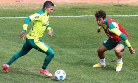 Dudu e Marcos Rocha em treino do Palmeiras antes do duelo com o Fortaleza no Brasileirão 2021