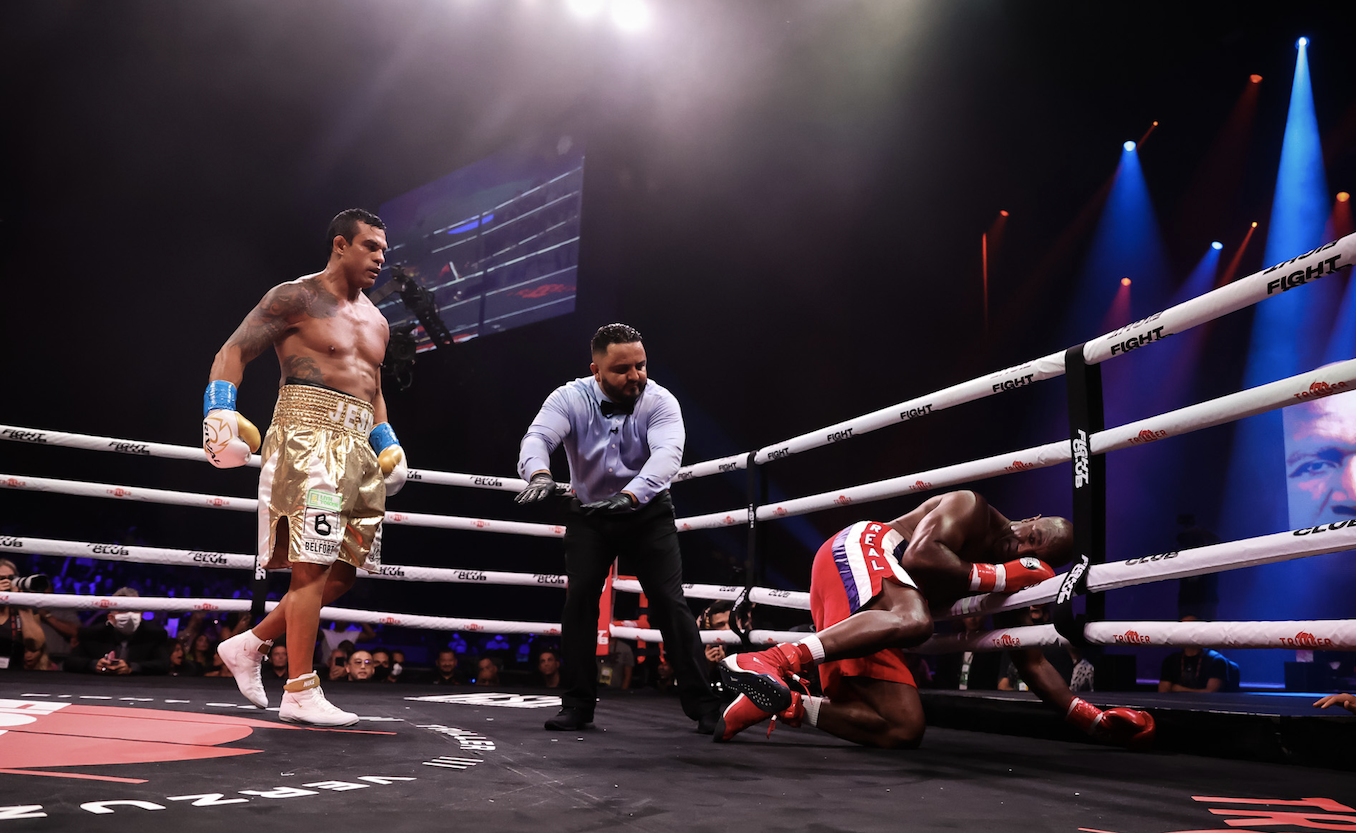 Vitor Belfort nocauteou Evander Holyfield no boxe