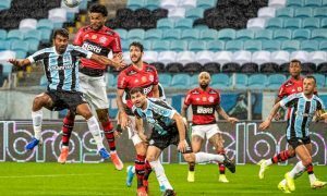 Lance de Grêmio x Flamengo, jogo de ida das quartas de final da Copa do Brasil 2021