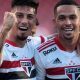 Rigoni e Luciano, do São Paulo, comemoram vitória sobre o Atlético-GO no Brasileirão 2021