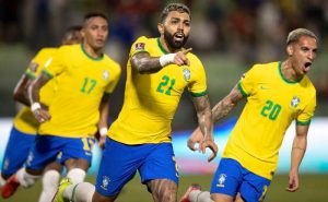 Gabigol comemora a vitória em Venezuela x Brasil pelas Eliminatórias da Copa 2022