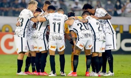 O Corinthians em ação em jogo do Brasileirão 2021, na Neo Química Arena