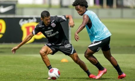 WIllian durante treino do Corinthians para a estreia no Paulistão 2022