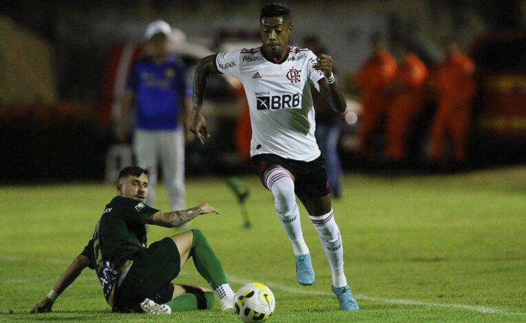 Técnico português e estádio enorme: o que o Fla deve saber do Talleres