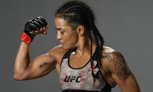 Viviane Araujo é lutadora peso-mosca do UFC