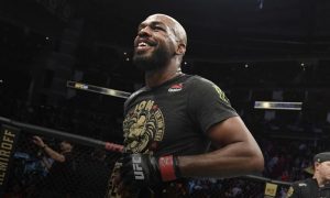 Jon Jones é ex-campeão meio-pesado do UFC