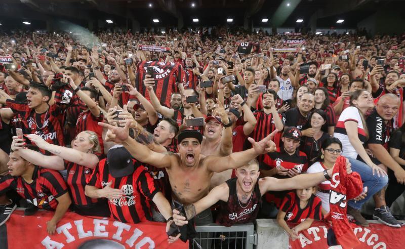 Torcedores do Atlético-PR em partida do Campeonato Paranaense